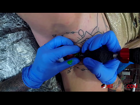 ❤️ E dashura jashtëzakonisht e bërë me tatuazhe, Sully Savage, bëri një tatuazh në klitorisin e saj ❤❌ Porno vk në sq.sex78.ru